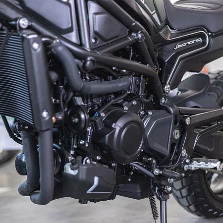 Мотоцикл Benelli Leoncino 800 (зеленый/черный)