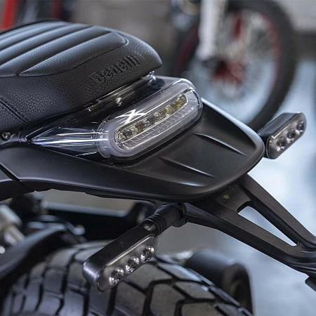 Мотоцикл Benelli Leoncino 800 (зеленый/черный)